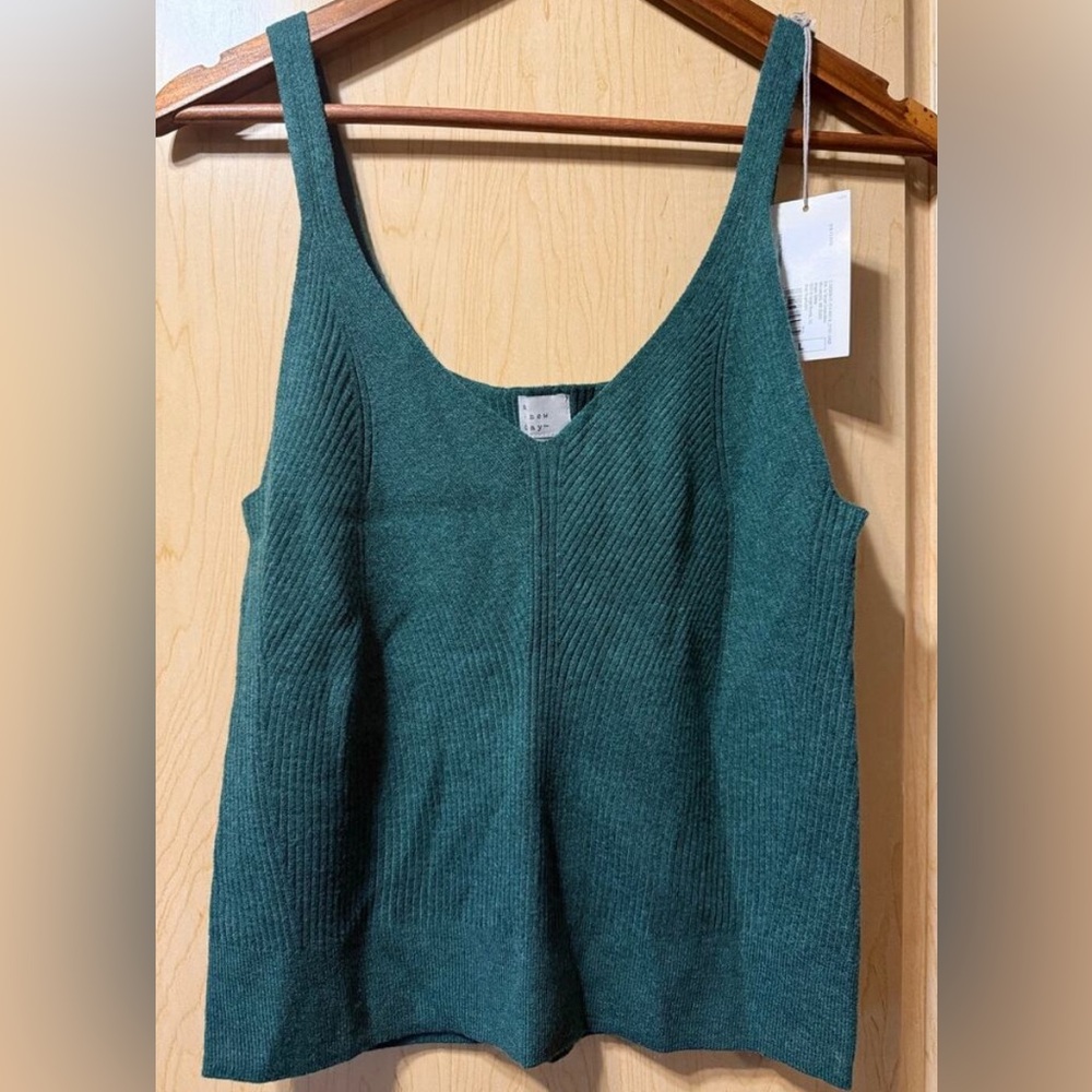 NWT: Gorgeous hunter green sweater tank, large